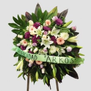 Corona funeral con flores mixtas